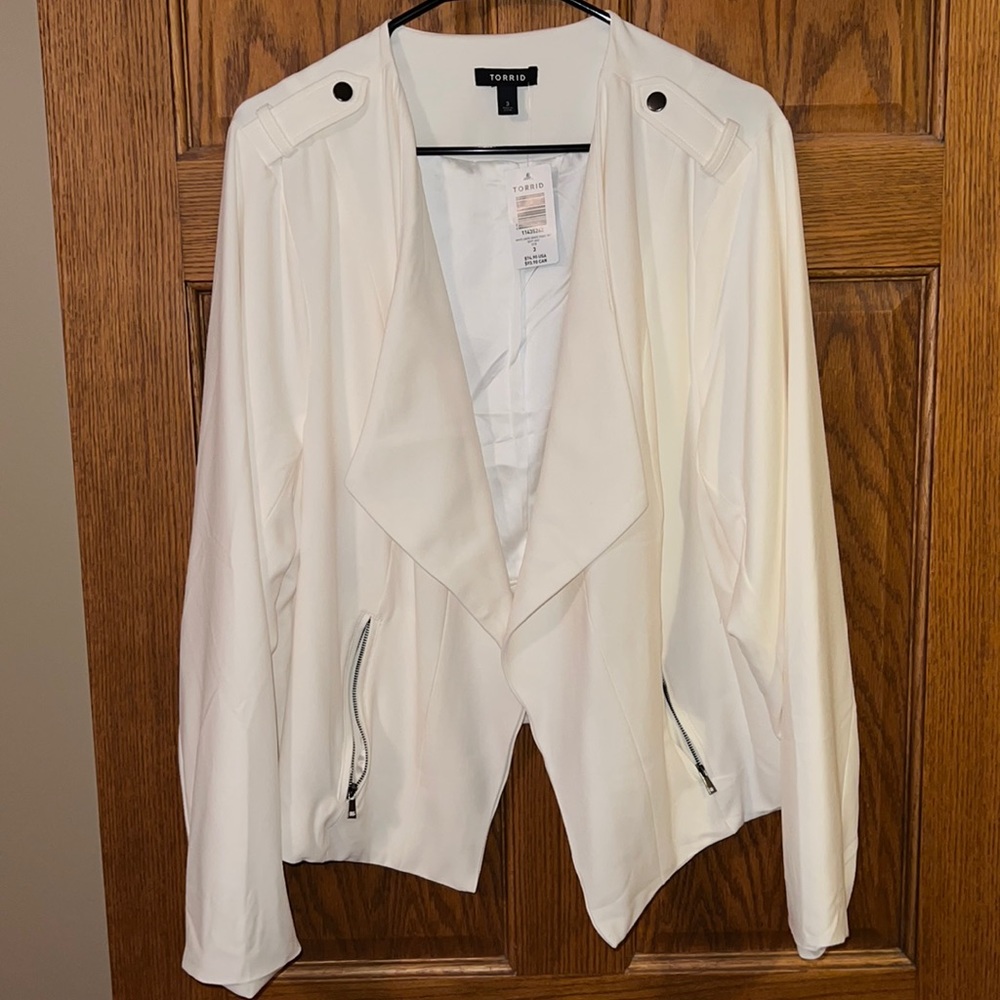 White crepe jacket